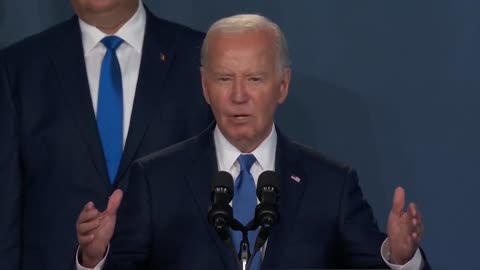 Joe Biden introduces Vlodymyr Zelenskyy as President Putin.