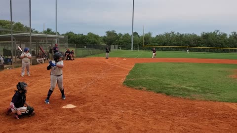 KeAvin hitting dingers 12U