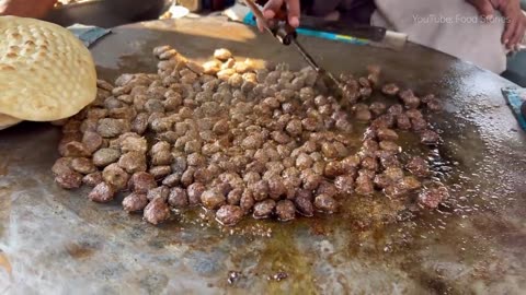 80 YEARS OLD MAN SELLING LUCKNOW STYLE FAMOUS TUNDAY KABAB