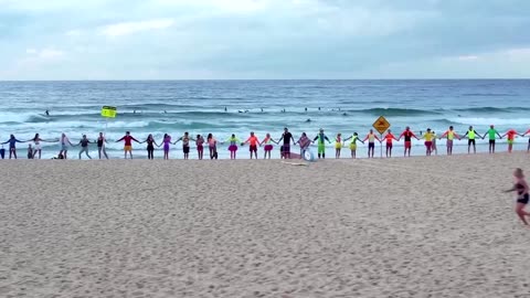 Mental health advocates form human chain on Bondi