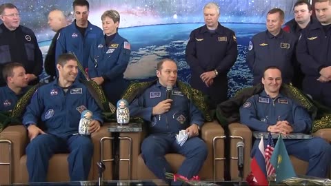 Expedition 38 Discusses Experience in Space