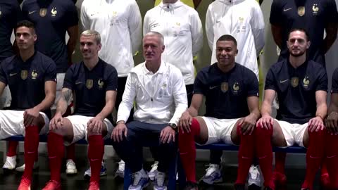 France squad take official photo ahead of World Cup