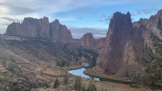 Central Oregon – Smith Rock State Park – Overlook Perspective – 4K