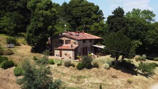 Restored farmhouse with swimming pool and views over the Tuscan countryside