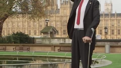 world tallest man gets to meet the world shortest man