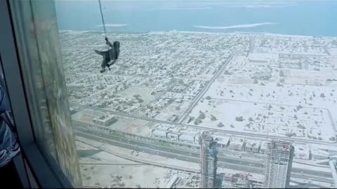 Tom Cruise Real Stunt On Burj-Khalifa