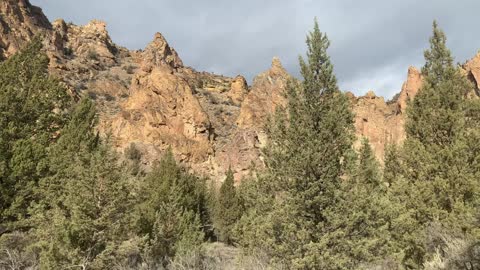 Central Oregon – Smith Rock State Park – Hiking in the Forested Canyon