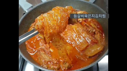 Steamed back ribs with kimchi