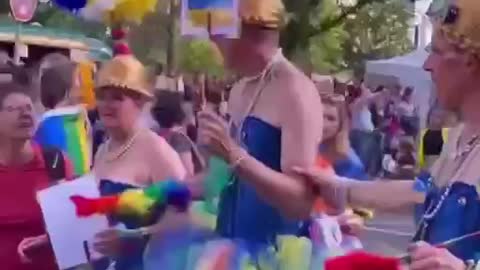 23.07.22 🇩🇪🏳️‍🌈🇺🇦 Gay parade in Berlin in support of Ukraine.