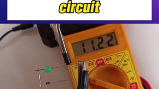 Simple 12 volt battery full charge indicator circuit