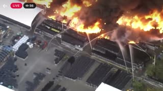 BREAKING NOW: Large 5 acre warehouse fire breaks out in Kissimmee, Florida