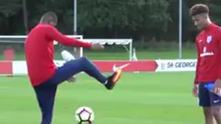 VIDEO: Marcus Rashford with the tekkers in England under 21s training