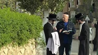 A Must Watch! Bnei Brak (Israel) Outreach - Messianic Rabbi Zev Porat Preaches