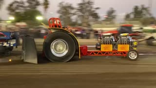 The Whip Modified Tractor in Madera California #gsi22 #beermoneypullingteam