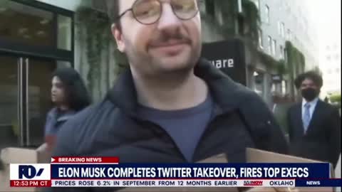 Reporters get trolled outside Twitter HQ