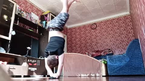 9-year-old Kid Holds The Record For The Longest Breakdance Hand Spin