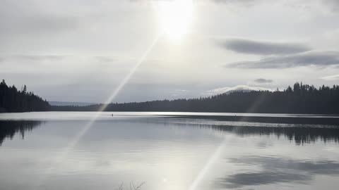 A Peaceful Mountain Lake – Suttle Lake – Central Oregon – 4K
