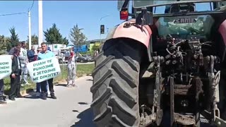 Blegtorë e fermerë të jugut në protestë, bllokohet aksi rrugor Fier-Lushnjë