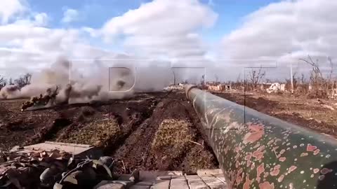 Russian T72 Tank Shoot And Scoot