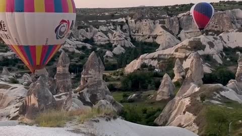 Famous for its unique rock formations and amazing hot air ballooning opportunities,