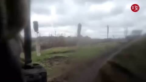 Russian tank opening fire at Ukrainian fighters was struck - Russians got off the tank and fled