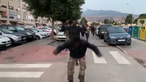 Hordes of illegal migrants arrive in Spain!
