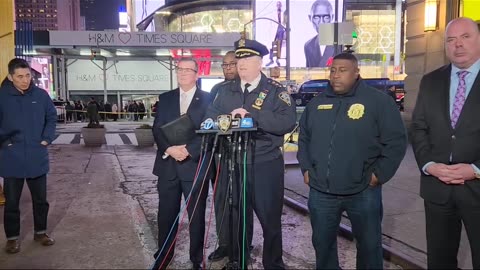 1 shot, suspect shoots at NYPD officers NYPD sources state the shooter was a migrant