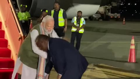 Guess the people who bow down to the Prime Minister of India 🇮🇳