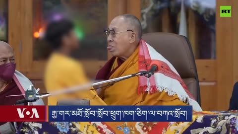 Dalai Lama chiamato pedofilo dopo aver baciato un bambino.prima baciandolo sulle labbra e poi,come se non fosse già abbastanza strano,ha afferrato il bambino per la mascella chiedendogli di succhiargli la lingua(poi sarebbe passato al pene)