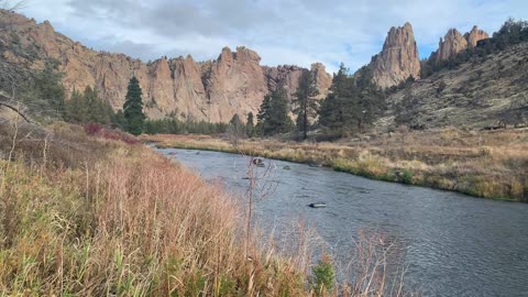 Central Oregon – Smith Rock State Park – Approach to Crooked River