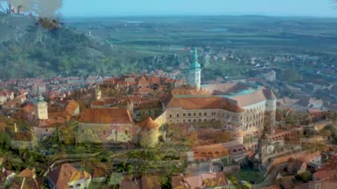 Castillo de Mikulov y Sus Alrededores (Iglesia y Ruinas)