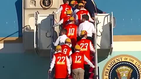 Little league champions board Air Force One with Trump