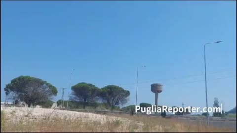 Manfredonia: rogo sprigiona fumi neri da Scalo dei Saraceni, chi (e cosa) sta bruciando? - video