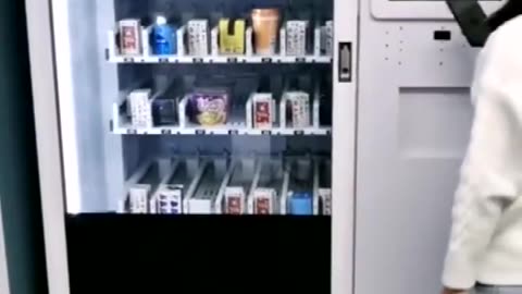 vending machines for snack and drink with xy elevator