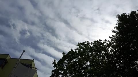 Himmel in Berlin am 14.04.2024 um 13:27 Uhr