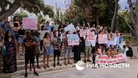 The rally near the US Embassy in Athens. The protesters demanded to stop the supply of weapons