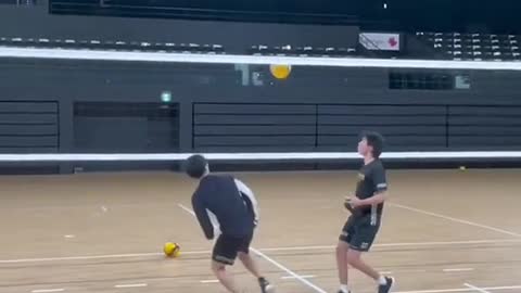 That spike-set though 😵💫 🎥 @motokn68 #volleyballworld #crazyspike #training #volleyball