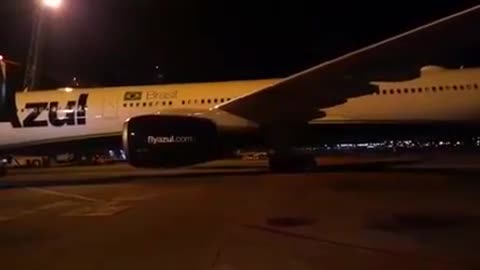 A330NEO em Recife vindo da China com equipamentos médicos e brasileiros repatriados