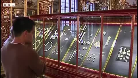 Historic German jewels recovered after €113m heist in 2019 - BBC News