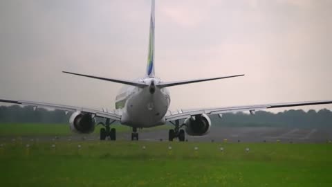 Take-off Transavia 737-800 Groningen airport