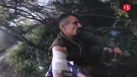 "Don't be afraid, we won't kill you" - Ukrainian fighters captured wounded Russians