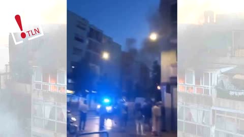 Un incendio en Mataró obliga a los vecinos a refugiarse en la azotea