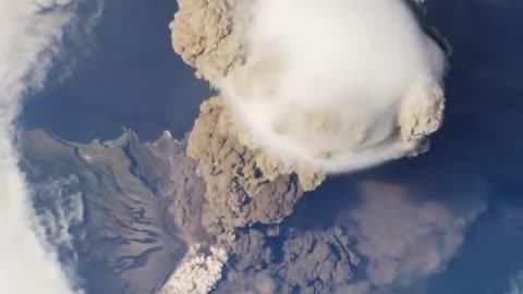 NASA-Sarychev volcano eruptionfrom the international space station