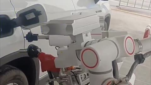 The gas station in Changsha, Hunan Province began to use robot refueling service