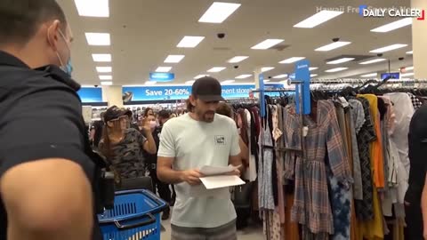 Maskless Group Shops In Hawaii And Argues The Law With Police Officers