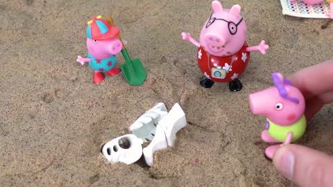 Peppa Pig at the Beach finds Dinosaur Fossils Toy Learning Video for Kids!