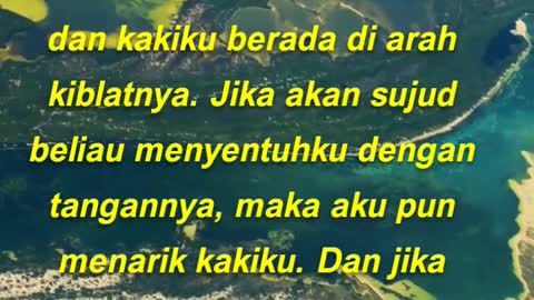 'Aisyah berkata, "Aku pernah tidur di depan Rasulullah shallallahu 'alaihi wasallam dan