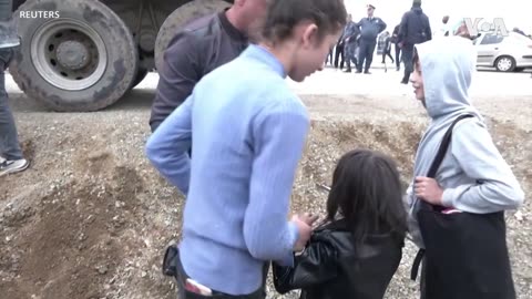 Armenian Father Reunites with His Children After Fleeing Karabakh | VOA News