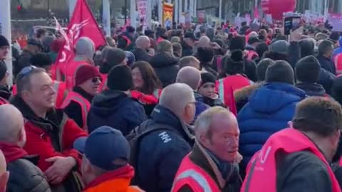 UK postal workers strike before Christmas