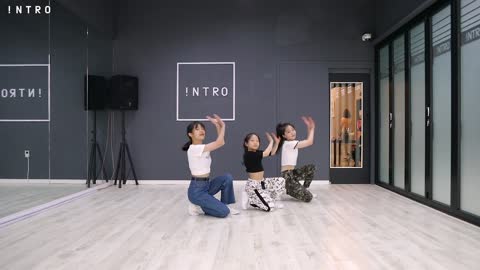 DALLA DALLA (달라 달라) - ITZY (있지) - KPOP 댄스커버 Dance Cover - INTRO Dance Music Studio